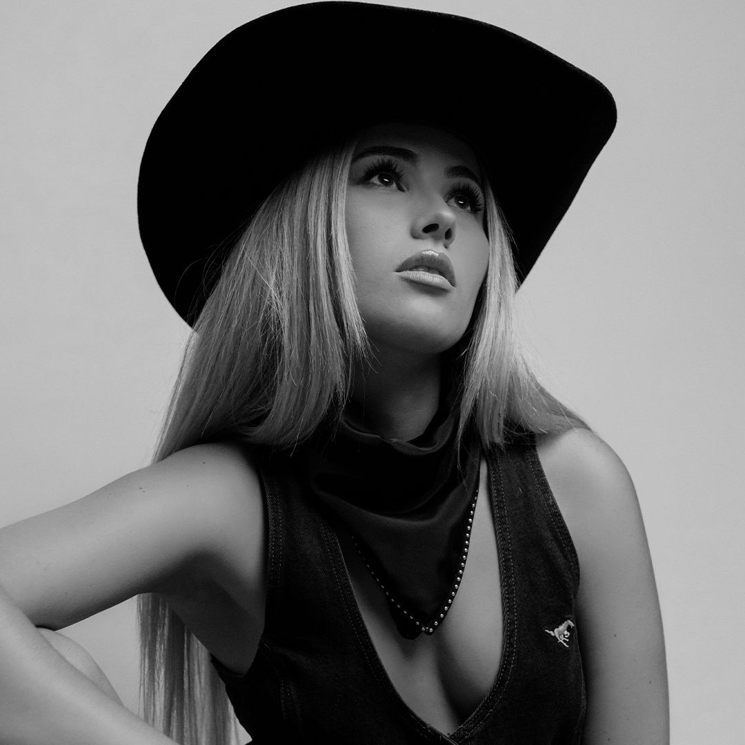 Bella Mackenzie